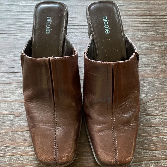 Nicole muley’s in size 7 1/2 leather upper made in Brazil. - Picture 5 of 8